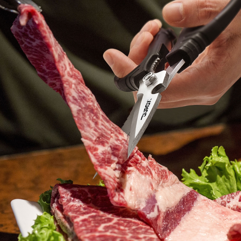 DUROX kitchen scissors smoothly cutting thin slices of beef